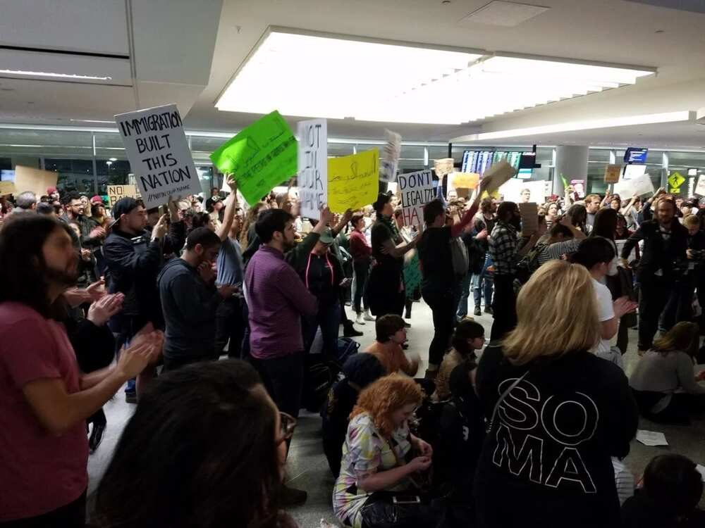 PHOTONEWS: Protests rock airports as US immigration detains, turns back Muslims from entering