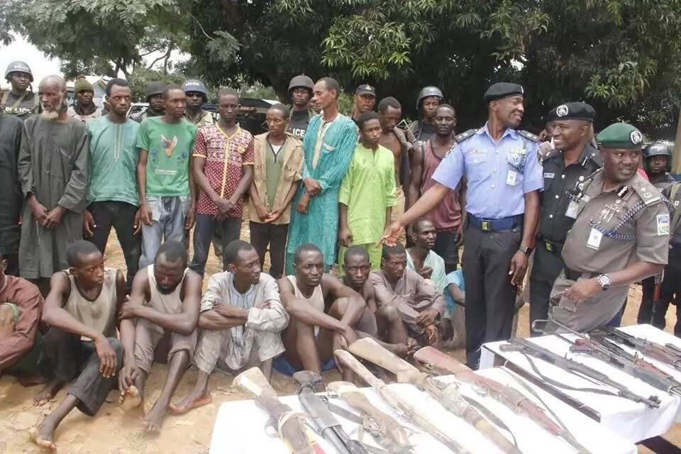 Police arrest 32 suspects for kidnapping at Abuja-Kaduna highway (photos)