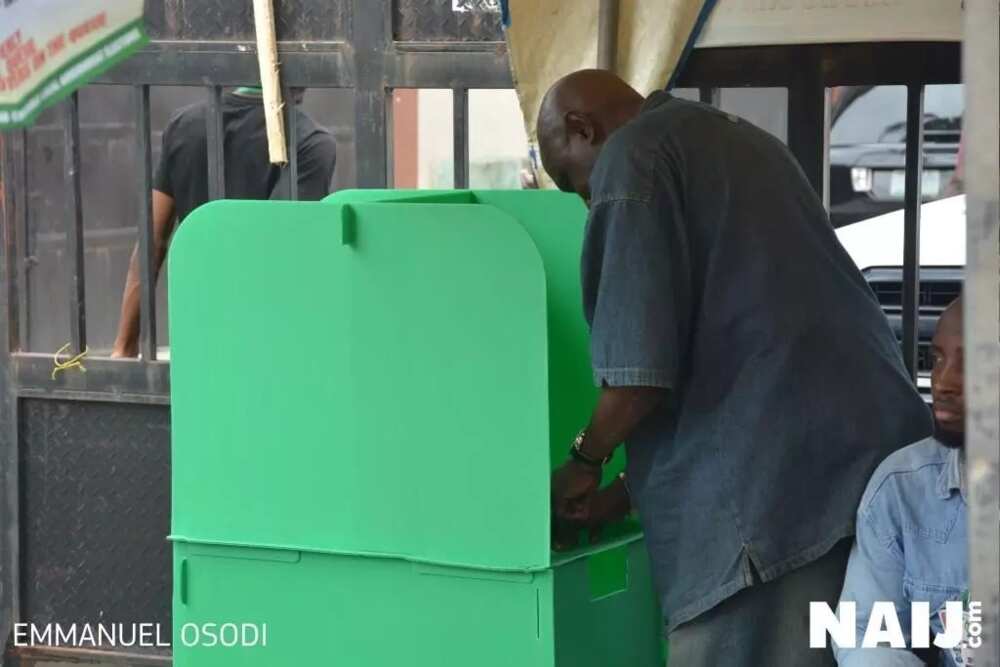 LIVE UPDATES: Governor Ambode casts his vote in Lagos LG polls (photos, video) LIVE UPDATES: Governor Ambode casts his vote in Lagos LG polls (photos, video)