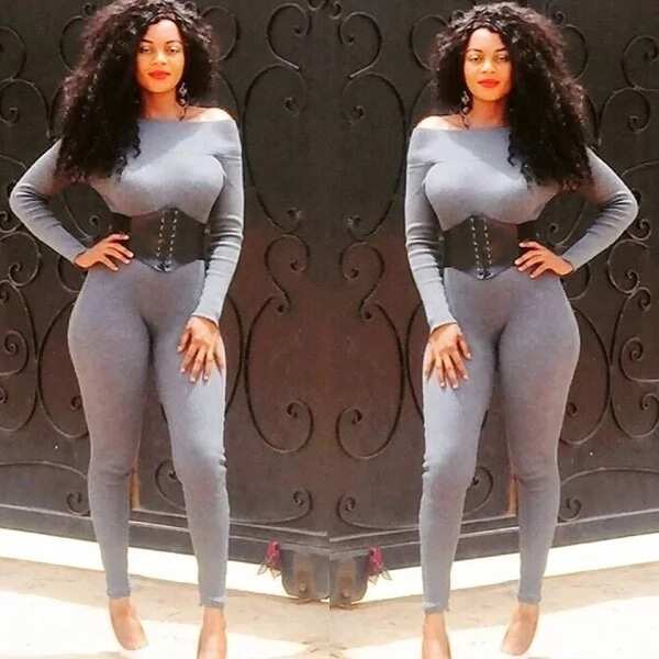 Beautiful Nigerian Lady returns N860,000 mistakenly transferred to her account