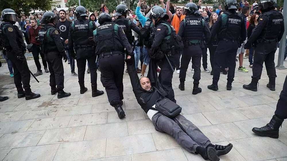 400 injured as police attack voters at Catalan independence referendum 400 injured as police attack voters at Catalan independence referendum