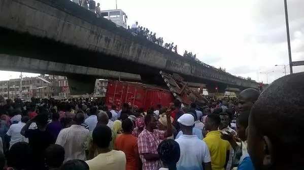 PHOTOS: Trailer Skids On Ojuelegba Bridge, Lands On Cars