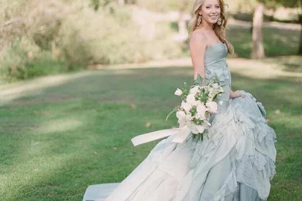 10 wedding  dress  colors and their meanings  around the 