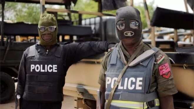 Wani barawo yace ya saci wayoyi sama da 1200 a jihar Legas Wani barawo yace ya saci wayoyi sama da 1200 a jihar Legas