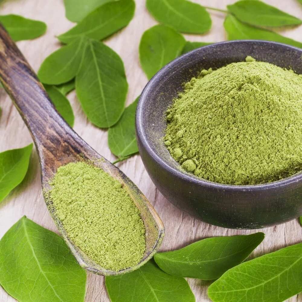 How to use moringa leaves for skin care