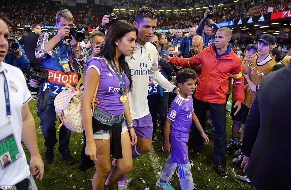 An samu karuwa: Dan wasa Ronaldo ya samu ‘yan biyu An samu karuwa: Dan wasa Ronaldo ya samu ‘yan biyu