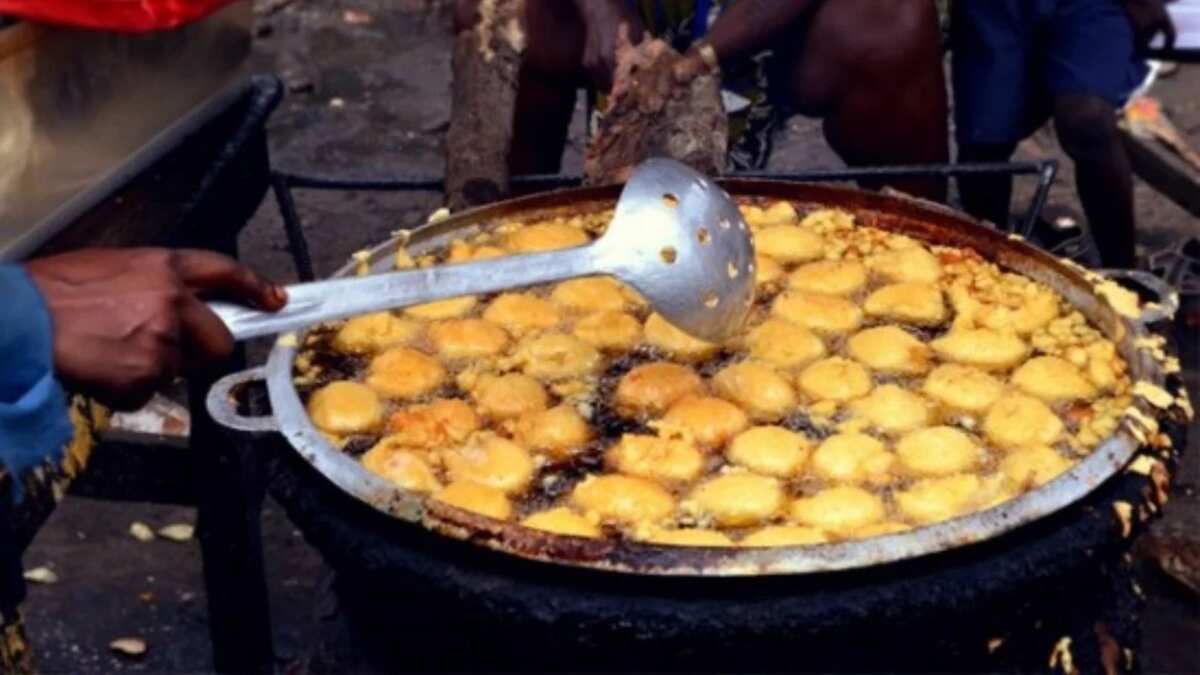 Widow who makes N150,000 from selling akara urges women to be self-reliant  ▷ Legit.ng