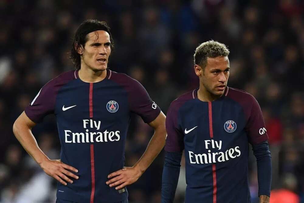 Cavani rejects €1m offer from PSG to hand over penalty duties to Neymar