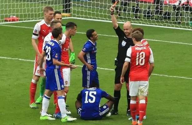 Victor Moses FA Cup final dive receives huge criticism from fans