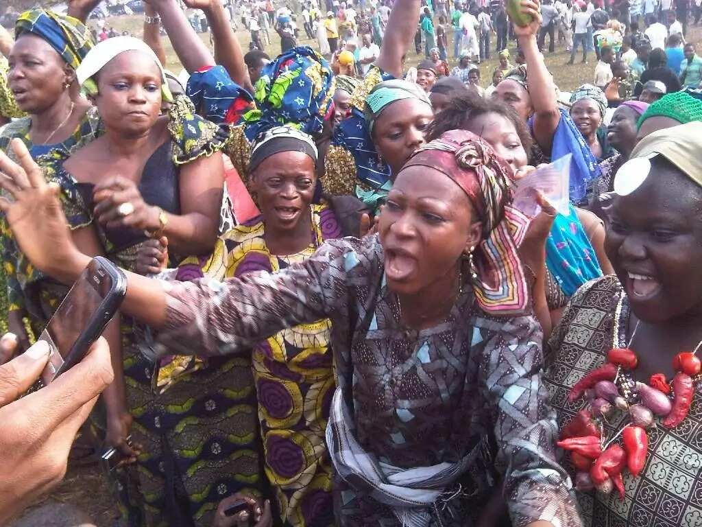 Hundreds of women from Lagos community protest over power outages