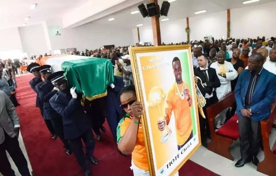 Manyan ‘yan wasa sun halarci jana’izar Cheick Tiote (Hotuna) Manyan ‘yan wasa sun halarci jana’izar Cheick Tiote (Hotuna)