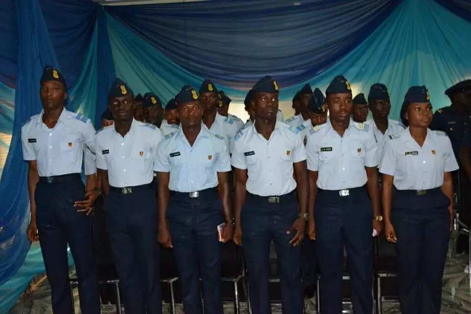 Sojin Saman Najeriya sun yaye sabbin dalibai masu tuqa sabbin jiragen da aka samo don yakar Boko Haram Sojin Saman Najeriya sun yaye sabbin dalibai masu tuqa sabbin jiragen da aka samo don yakar Boko Haram