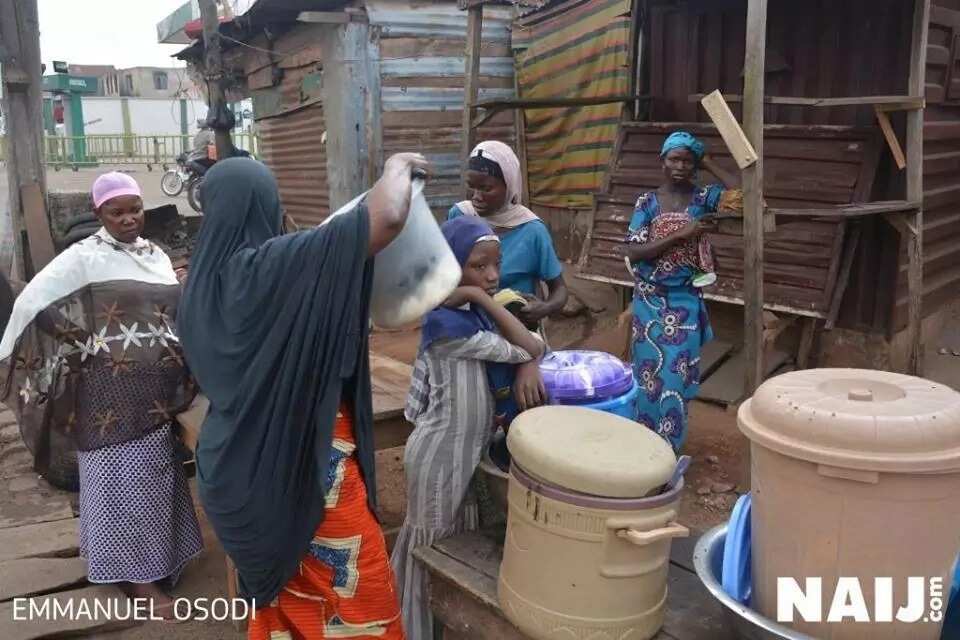 Hausawa mazaunar garin Ile-Ife na ficewa daga garin (Hotuna) Hausawa mazaunar garin Ile-Ife na ficewa daga garin (Hotuna)