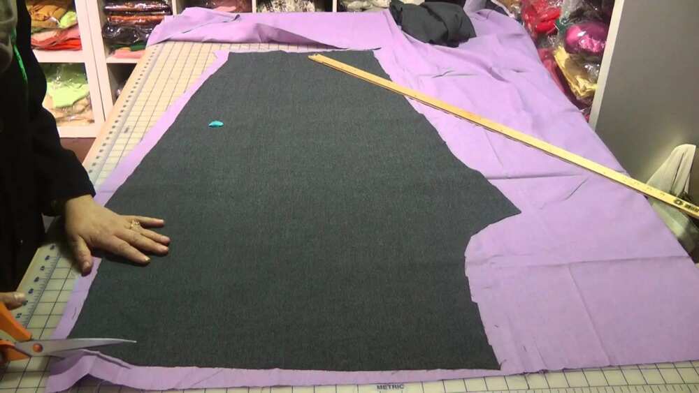 3. Lining material and top stitch color 3. Lining material and top stitch color