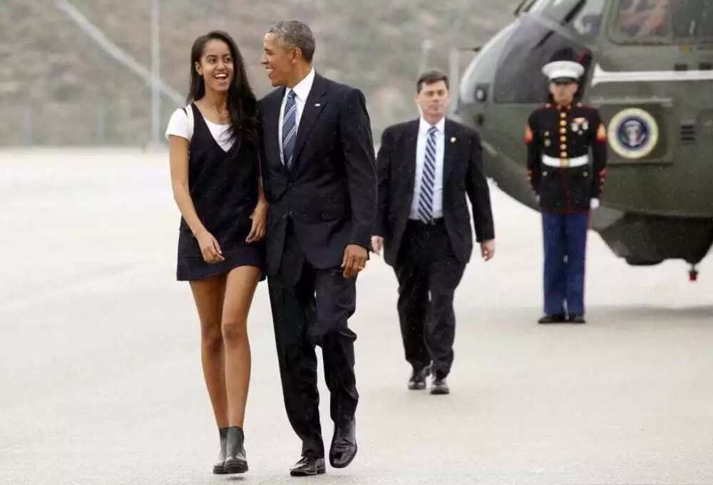 Tsabar soyayya dake tsakanin Obama da yayansa (hotuna) Tsabar soyayya dake tsakanin Obama da yayansa (hotuna)