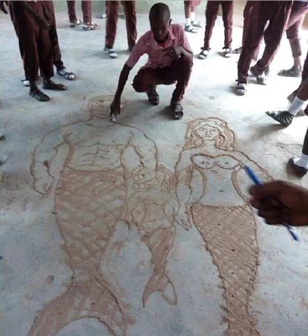 Secondary_school_student_draws_mermaid_with_sand_and_it's_amazing