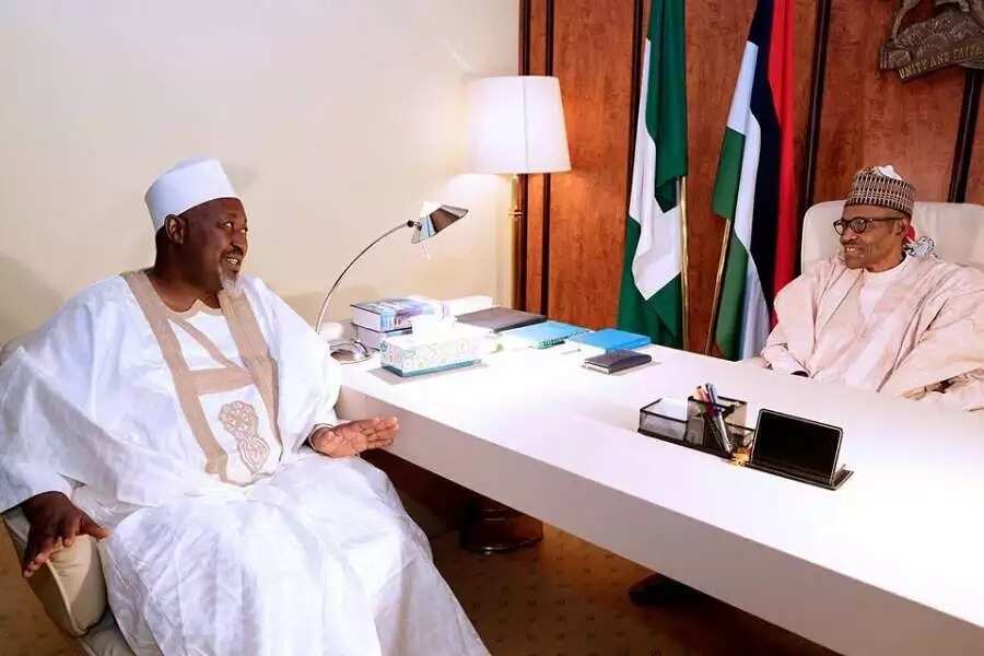 Gwamna Badaru tare da shugaba Buhari a fadar Villa