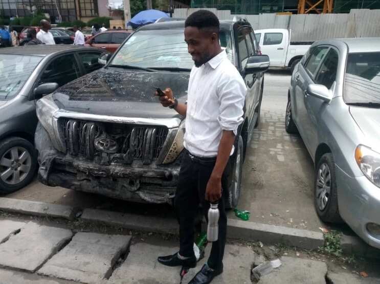 Young man drives out a burning SUV from Lagos fire outbreak (photos)