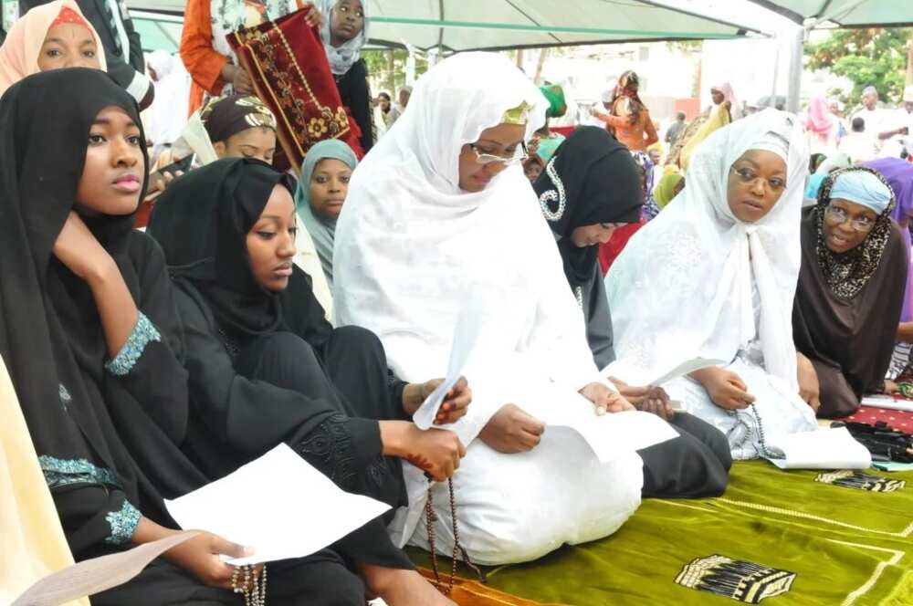 Tsirarun hotunan Aisha Buhari guda 9 da ya kamata ku gani Tsirarun hotunan Aisha Buhari guda 9 da ya kamata ku gani