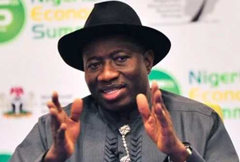 Goodluck Jonathan meets with campaign coordinators