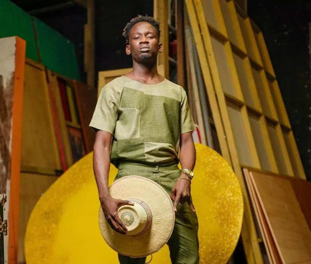 Nigerians drag Mr Eazi on Twitter, compare him to a goat (photo, video)