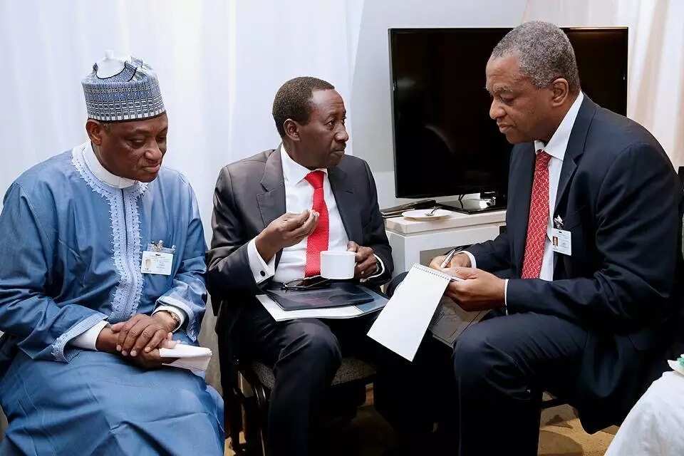 President Buhari receives briefing ahead of UN debate in New York (photos)