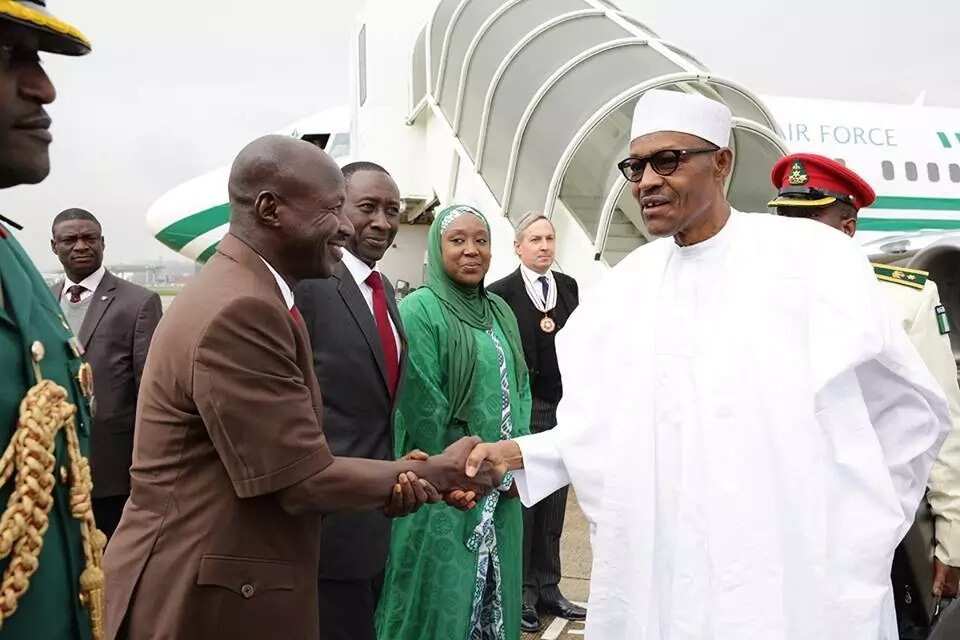 Badaƙalar ɗaukan ma’aikata ta dabaibaye hukumar EFCC Badaƙalar ɗaukan ma’aikata ta dabaibaye hukumar EFCC