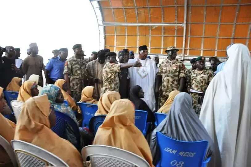 Army hands over Dapchi girls to FG (photos)