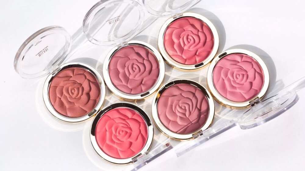 Blush will give your face fresh look