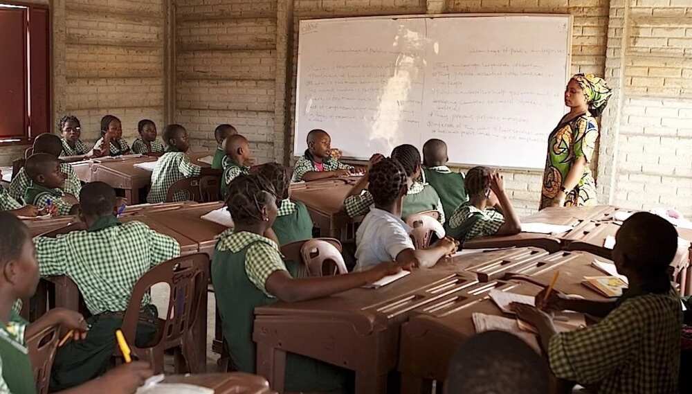Lesson at Nigerian public school Lesson at Nigerian public school