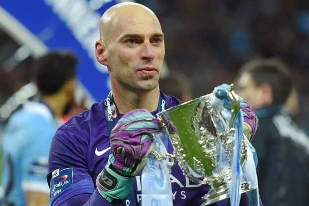 Chelsea sign Willy Cabellero from Manchester City