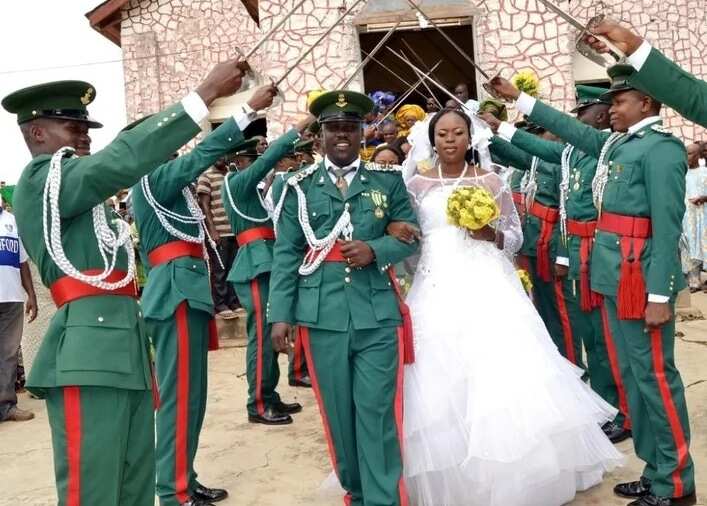 10 amazing pictures you will only see at a military wedding
