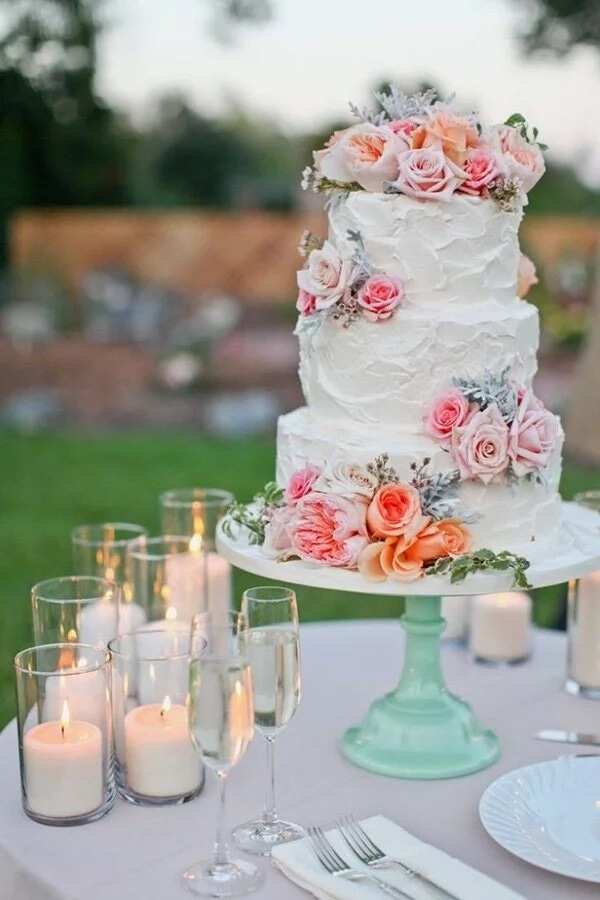 Green + peach + white + orange + pink wedding cake