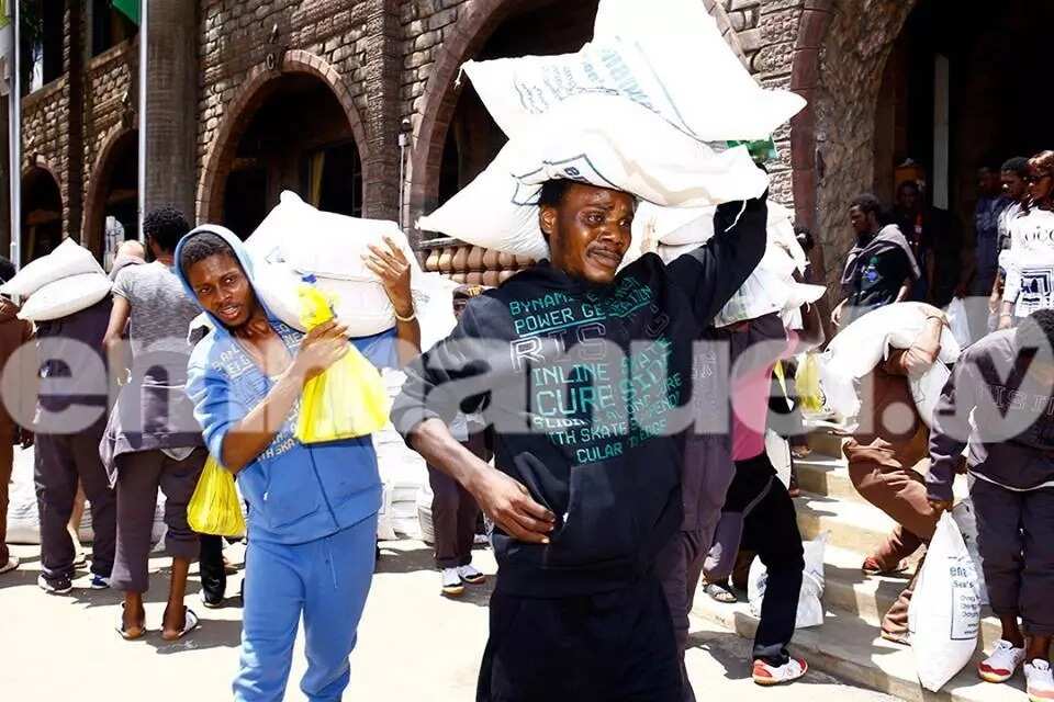 TB Joshua donates N6m to deportees who returned to Nigeria (Photos)