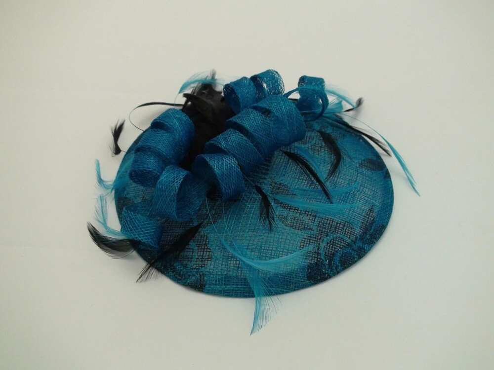 Blue hat with sinamay Blue hat with sinamay