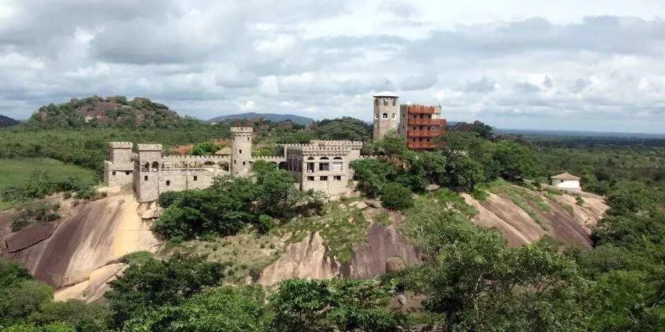 hotal Kajuru castle