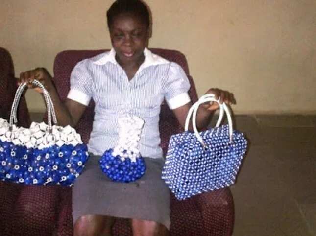 Visually impaired couple who use beads to make bags, lamps and jewelry (photos)