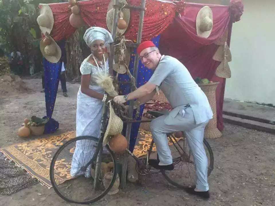 Wasu hotunan aure masu daukan hakali a Najeriya Wasu hotunan aure masu daukan hakali a Najeriya