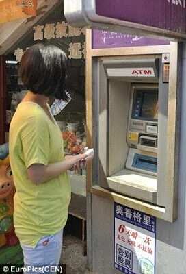 Chinese Woman Gets Electrocuted By ATM