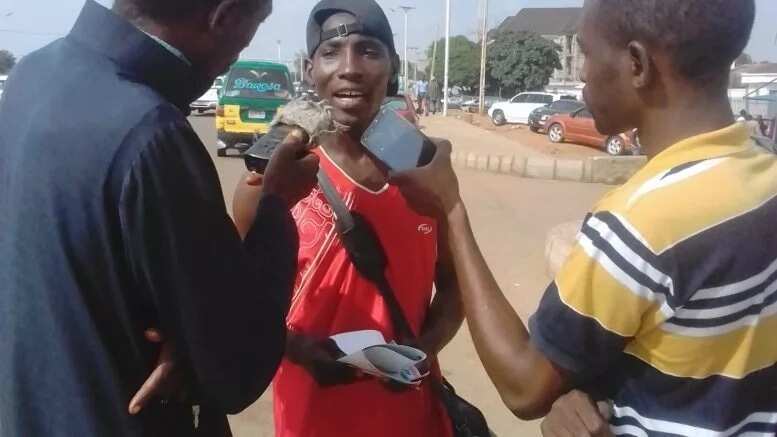 Murnar zabe: Wani Matashi ya nufi Abuja a kasa daga garin Zaria saboda nasarar Atiku