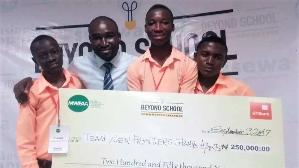 Nigerian man Itodo Samuel makes it to the finalist of top 50 teachers in  the world - Legit.ng