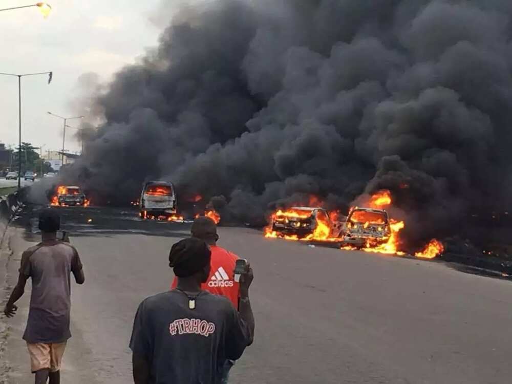 Breaking: Tanker goes up in flame on Lagos-Ibadan expressway (pictures, video)