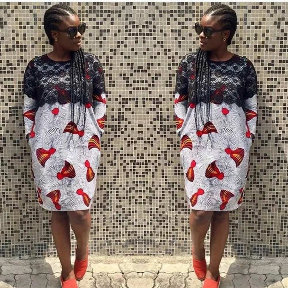 Dress with an overstated waist Dress with an overstated waist