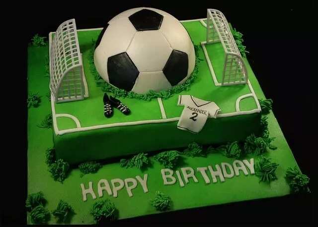 Top football pitch cake ideas, preparation and decoration ...