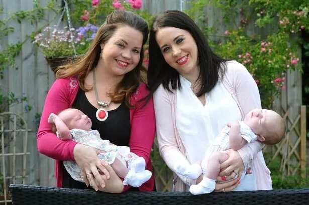 Twin Sisters Give Birth On The Same Day (PHOTOS)