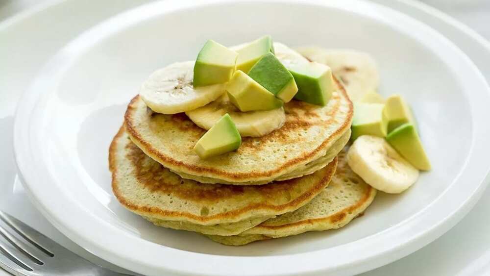 How to make pancakes without flour and baking powder with bananas oats avocado