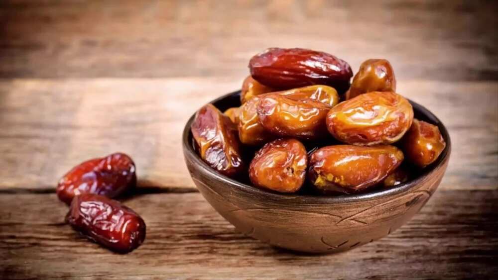 Benefits of eating dates in the morning