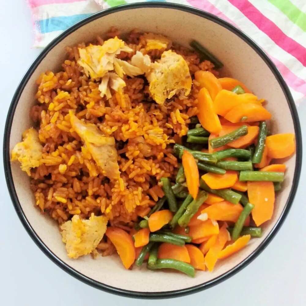 How to prepare jollof rice with carrot and green beans