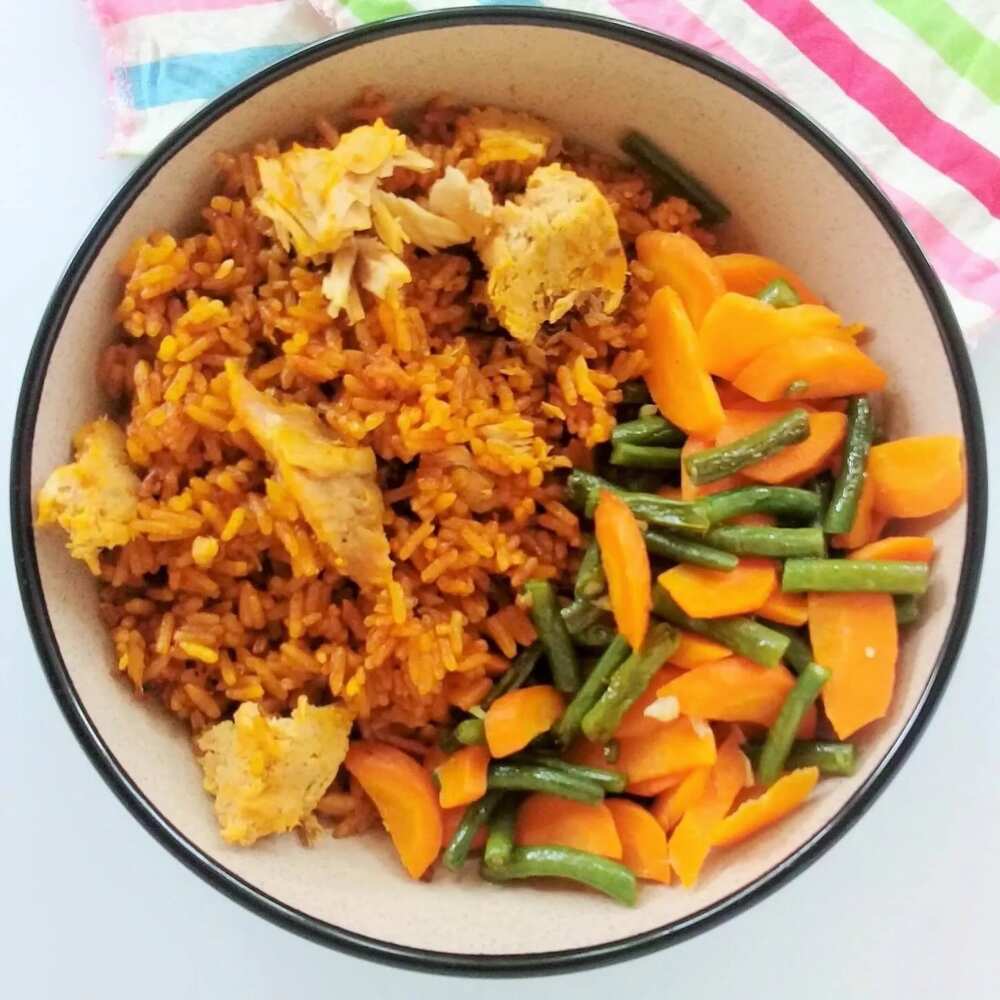 How to prepare jollof rice with carrot and green beans ...