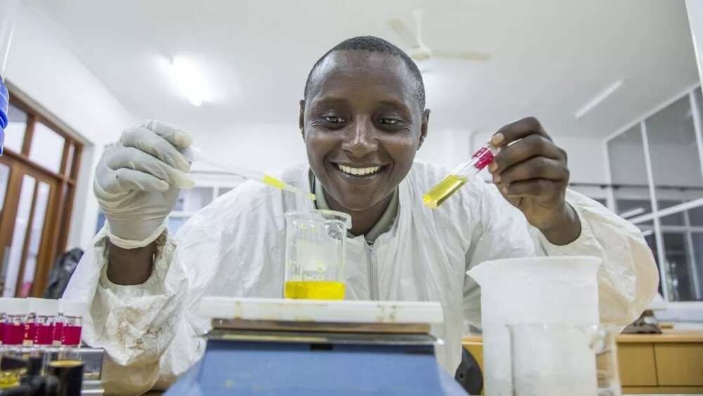4. No food in a laboratory 4. No food in a laboratory